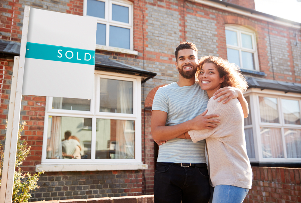 young couple just bought their first home ©Monkey Business Images